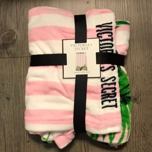 💕Victoria’s Secret Towel Wrap💕
